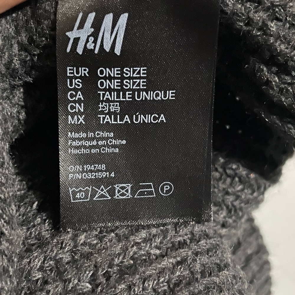 H&M Men's Charcoal Ribbed Scarf - Picture 2 of 3